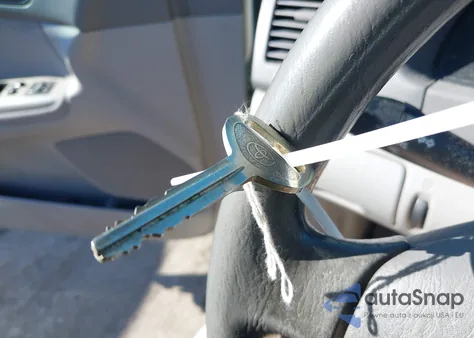 2004 Toyota Camry Le z USA, uszkodzony, nr VIN 4T1BE32K04U842793